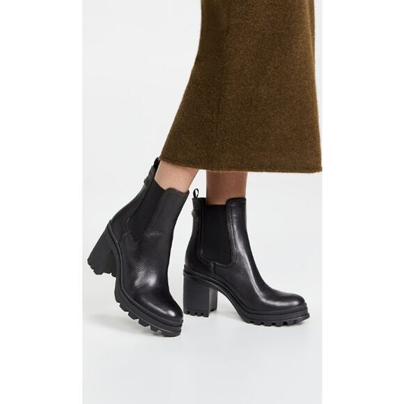 Veronica Beard Shoes - Nearly New! Veronica Beard Winnie Water Resistant Chelsea Boots in Black Sz. 9.5